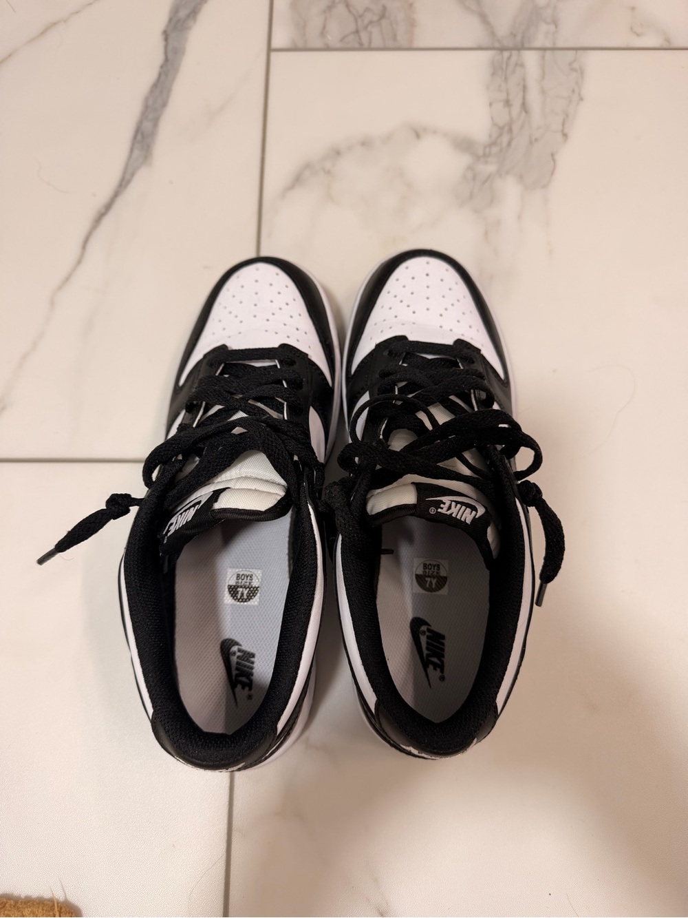 Nike Kids Black and White Low-Top Sneakers - Picture 2 of 3